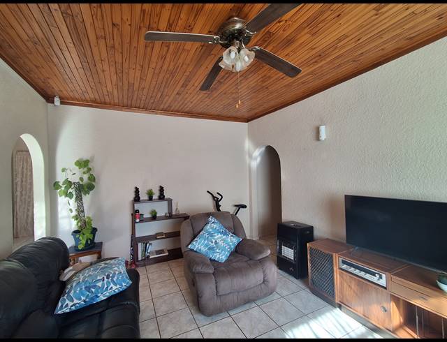 4 BEDROOM FREESTANDING FOR SALE IN STILFONTEIN EXT 4